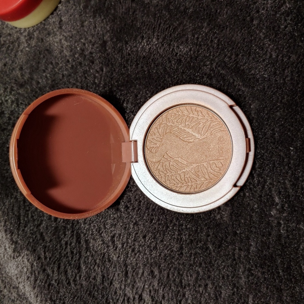 Makeup - Picture 5 of 8